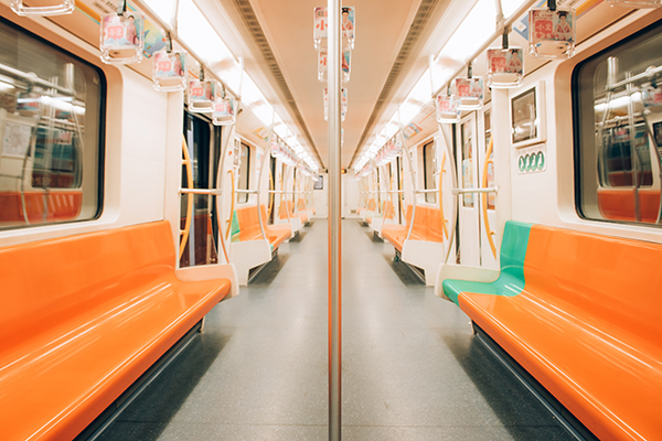 1646965245576245.jpg 摄图网_500465224_空旷地铁车厢(企业商用).jpg